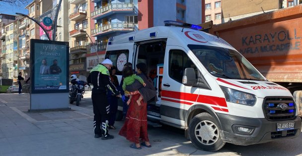 12 yaşındaki çocuk ambulansın önüne atladı