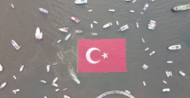 1923 metrekarelik dev Türk bayrağı Darıca'da açılacak