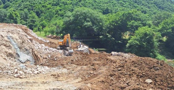 2 mahalleyi bağlayacak köprünün yapımı devam ediyor