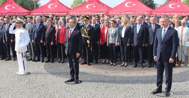 30 Ağustos Zafer Bayramı'nda Ata'ya saygı