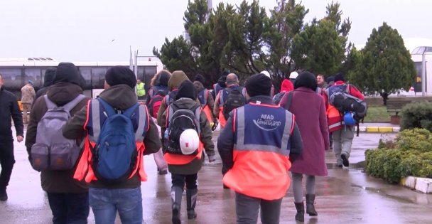 700 kişilik arama kurtarma ekibi, Sabiha Gökçen Havalimanı'ndan deprem bölgesine gitti