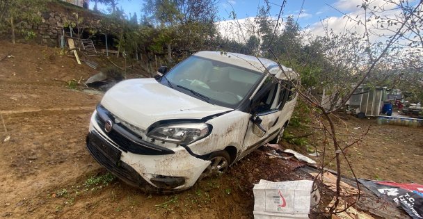 Araziye uçtu, yaralıların ıslanmaması için itfaiye çadır gerdi