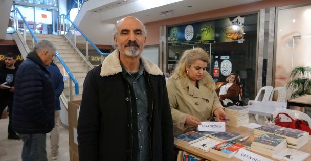 Asrın Felaketinde Yaşadıklarını Anlattığı Kitabın Gelirini Depremzedelere Bağışladı (VİDEOLU HABER)