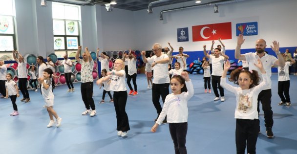 Babalar Günü'ne Özel Zumba Ve Dans