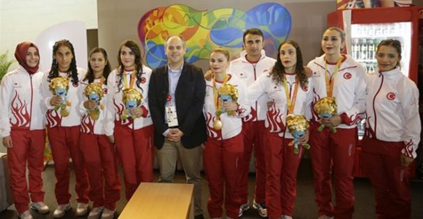 Bakan Çağatay Kılıç, Goalball Kadın Milli Takımını kutladı