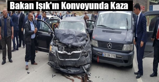 Bakan Işık'ın Konvoyunda Kaza