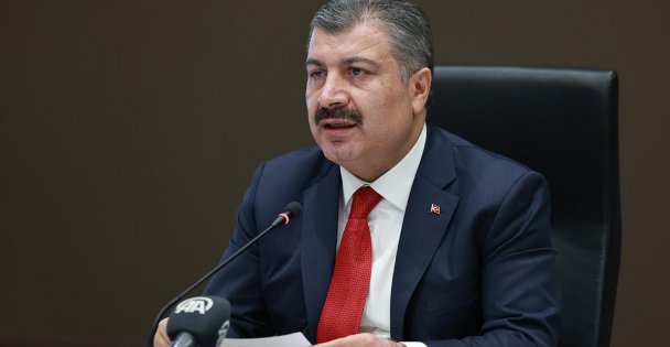 Bakan Koca'dan sağlık çalışanlarına: Önemli iyileştirmeler çok yakın