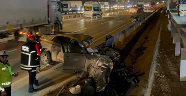 Bariyere çarpan otomobildeki 2 kişi yaralandı