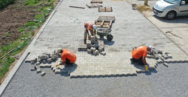 Başiskele'de parke yol çalışmaları devam ediyor