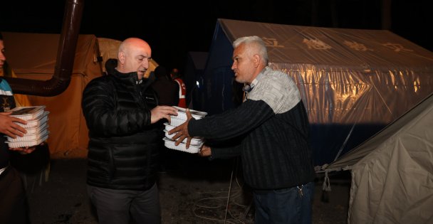 Başkan Bıyık, İlk Sahuru Depremzedelerle Yaptı