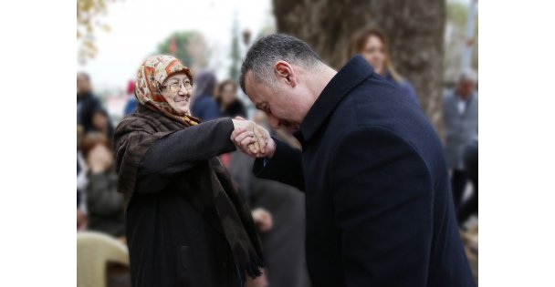 Başkan Büyükakın 'Annelerimiz dünyanın kalbidir”