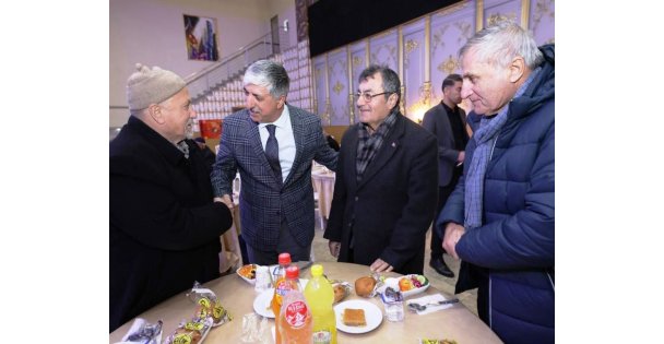 Başkan Ömeroğlu, Dilovası'nda yaşlılar iftarda buluştu