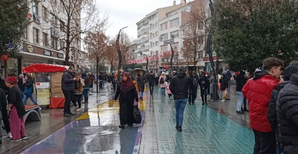 Bolu'da Deprem Vatandaşları Sokağa Döktü