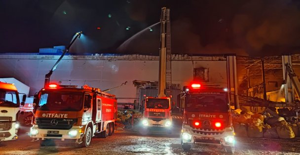 Bursa'daki tekstil fabrikası yangınına  Kocaeli İtfaiyesinden müdahale