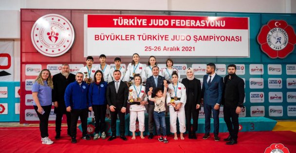 Büyüklerde Zirvede Kağıtspor Var