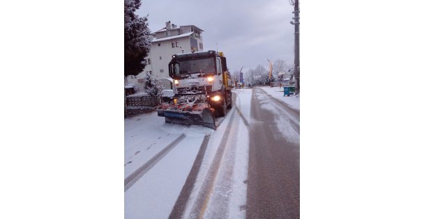 Büyükşehir 12 ilçede, tüm gücüyle sahada