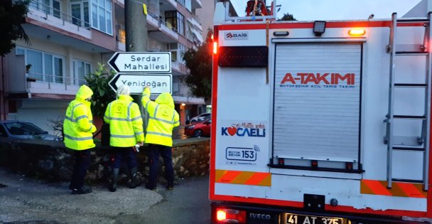 Büyükşehir A Takımından tabela temizliği