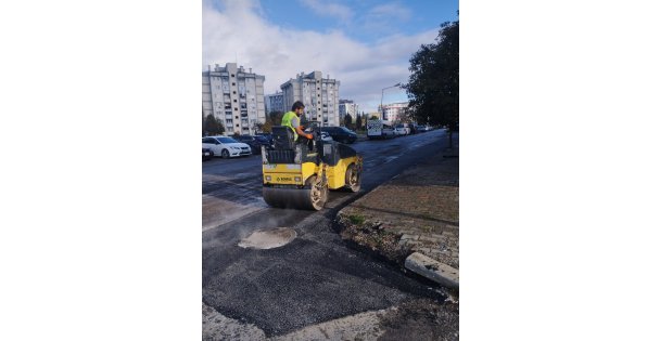 Büyükşehir, Çayırova'da bozulan yolları onarıyor