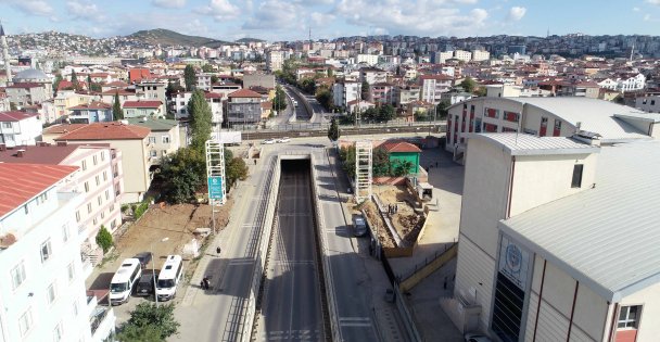 Büyükşehir, Darıca Okul Yolu Caddesi'nde yaya üstgeçidi yapıyor