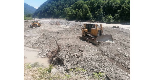 Büyükşehir ekipleri, Düzce'de yaraları sarıyor