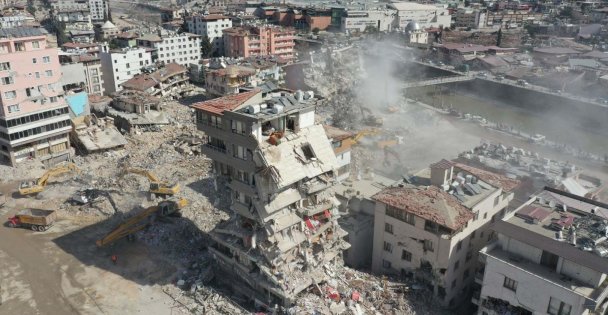 Büyükşehir, Hatay'da Ağır Hasarlı 51 Binanın Yıkımını Gerçekleştirdi