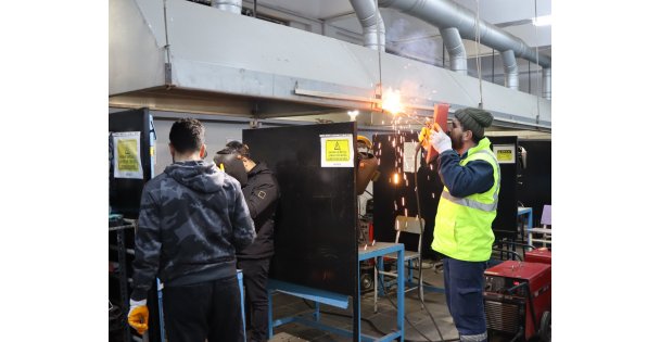 Büyükşehir, personel eğitimlerini sürdürüyor