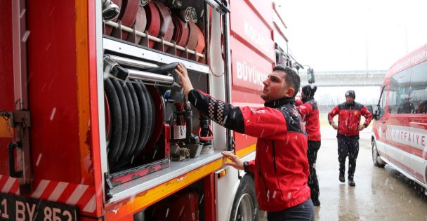 Büyükşehir'den deprem bölgesine ekipler gitmeye devam ediyor