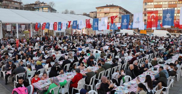 Büyükşehir'in iftar sofrası her gün 3 bin kişiyi ağırlıyor