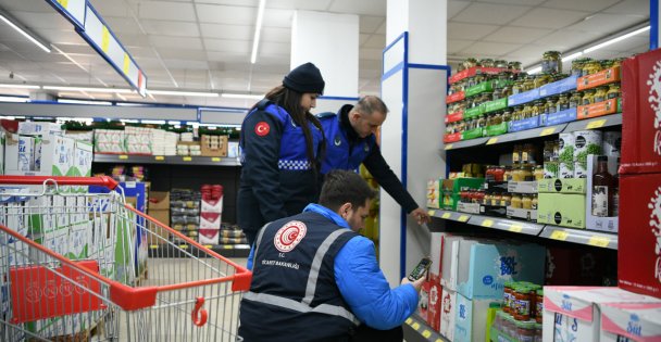 Çayırova'daki marketlerde denetimler sürüyor