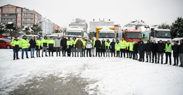 Çayırova'dan 33 kişilik ekip ve 13 araç Hatay'a doğru yola çıktı