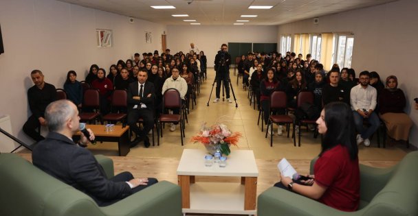 Çiftçi, Fevzi Çakmak Lisesi'ndeki gençlerle bir araya geldi