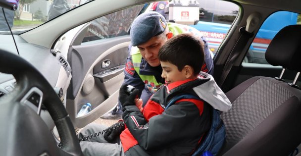 Çocuklar İl Jandarma Komutanlığı'na Misafir Oldu