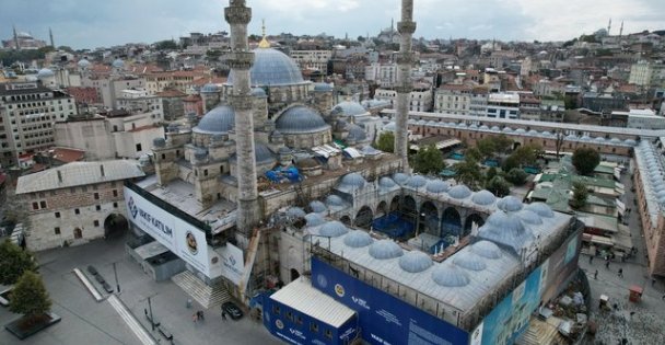 Cumhurbaşkanı Erdoğan, restorasyonu tamamlanan Yeni Cami'ye geldi