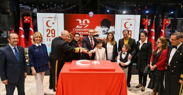 Cumhuriyet Bayramı Kabul Töreni, Yavuz Çiftinin Ev Sahipliğinde Gerçekleştirildi