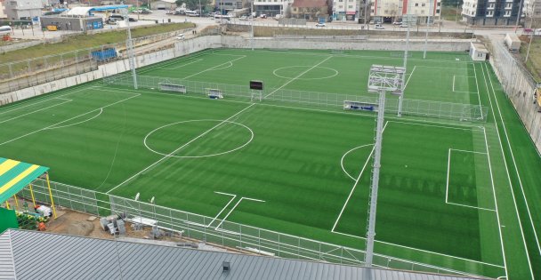 Darıca Nene Hatun Stadı'ndaki Doğu Sahasının Çimleride Tamam