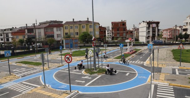 Darıca'da Çocuklara Uygulamalı Trafik Eğitimi