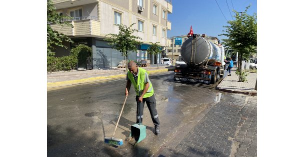 Darıca'da Ekipler Mahallelerde Köşe Bucak Temizlik Yapıyor