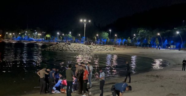 Darıca'da Gece vakti denize girdi, boğulmaktan son anda kurtarıldı