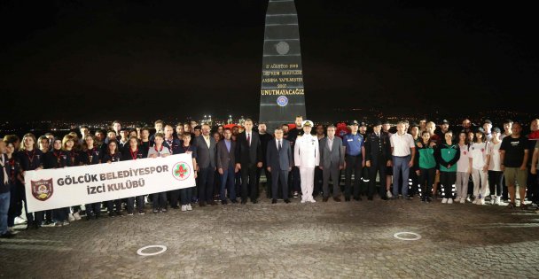 Depremde hayatını kaybedenler 24. yıl dönümünde deprem saatinde anıldı