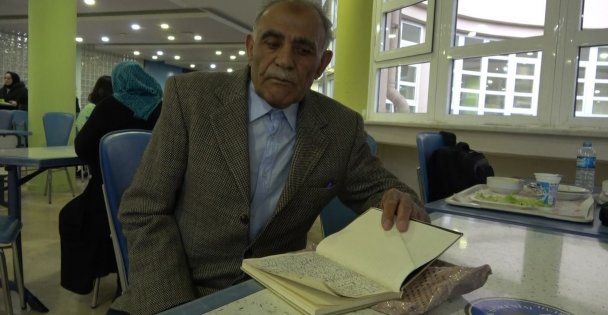 Depremzede 77 yaşındaki Umut dede, yaşadığı acıları şiire döktü