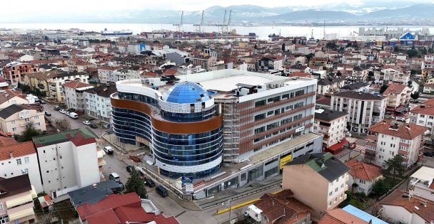 Derince Belediyesi hizmet binasında yoğun tempo