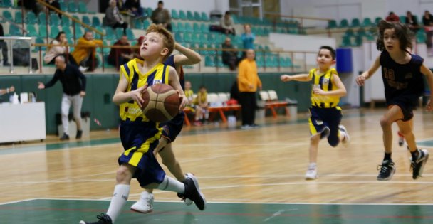 Derince'de U 10 Erkekler Basketbol Ligi Heyecanı Yaşandı