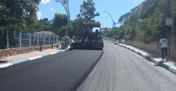 Dilovası Bağdat Caddesi'ne  2 günde bin 450 ton asfalt serildi