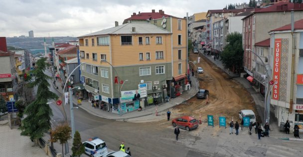 Dilovası İstiklal Caddesi'nde  üstyapı çalışmaları tam gaz ilerliyor