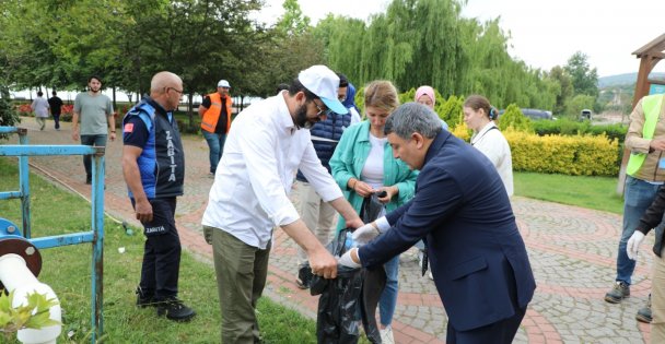 Dilovası'nda Marmara Denizi Için Sahil Temizliği