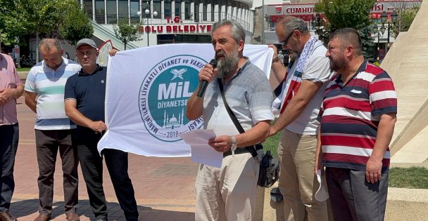 Din görevlileri Tanju Özcan'ı protesto etti