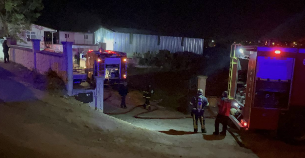 Dış cephe yalıtım malzemeleri üreten fabrikada çıkan yangın söndürüldü