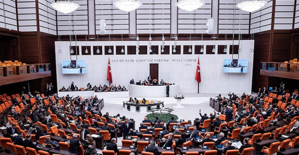 Emeklilikle Yaşa Takılanlar Yasa Teklifi TBMM'de Kabul Edildi