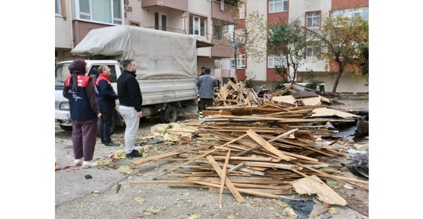 Fırtınada uçan çatılar için hasar tespiti sürüyor