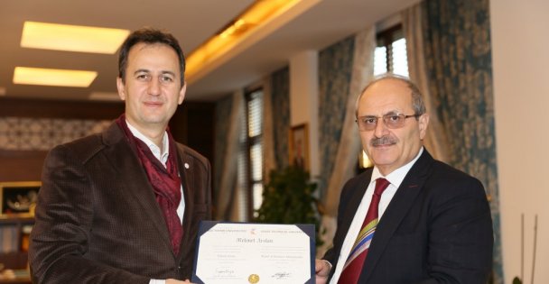 Gebze Kaymakamı diplomayı aldı!